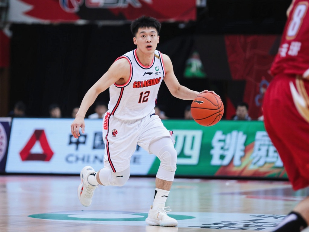 世体：布莱顿全力追逐法蒂，德泽尔比已亲自与球员沟通