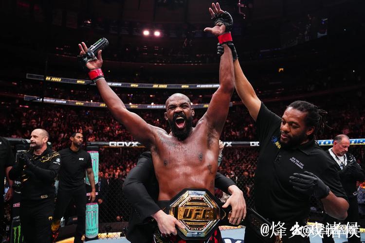 俄格斗真人秀中骨头琼斯遭队员挑战从容应对 俄格斗真人秀中骨头琼斯遭队员挑战从容应对